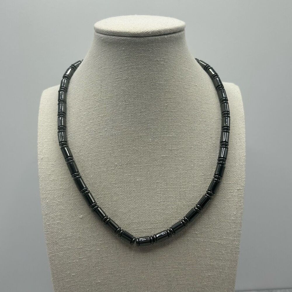 NWOT Black Magnetic Clasps Beaded Necklace 18 Inches Therapeutic Stress Relief H